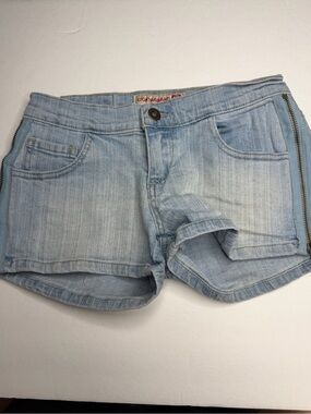 CONTRABAND Light Wash Side Zip Denim Shorts – Size 0